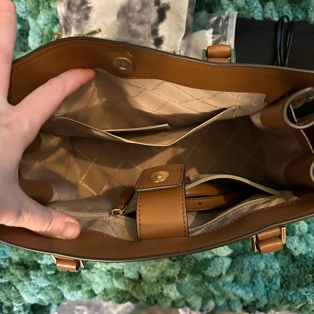 Satchel/Crossbody - Picture 5 of 7